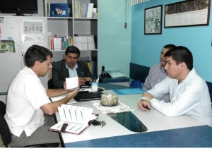 Los profesores  en compañía del representante de la Embajada de Estados Unidos analizaron los posibles escenarios de cooperación (fotografía María Virginia Vivas Salinas)