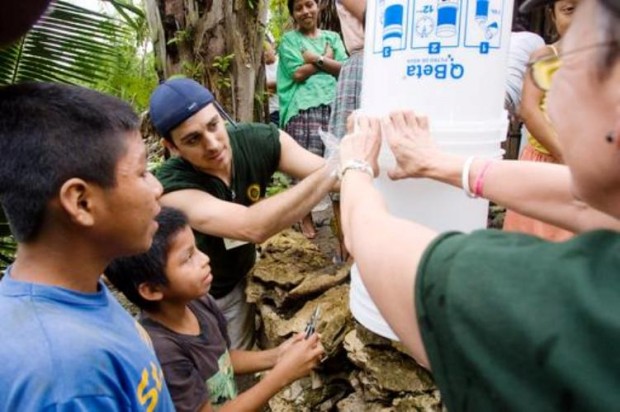 Rotary provee filtros de agua a habitantes de la selva en Guatemala
