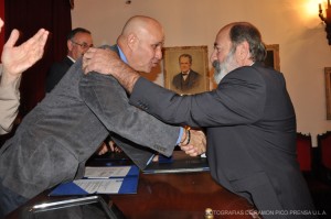 ENTREGA DE DISTINCION (2)