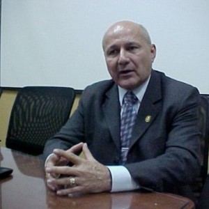 El profesor Adrián Contreras (Foto: Marlene Otero, Archivos Prensa)