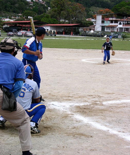 El softbol es una de las disciplinas que tiene mucha competencia para estos Juegos Internos. (Foto: Archivo Prensa ULA)