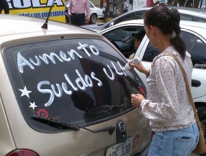 Bajos salarios llevan a profesionales universitarios a manifestar por la difícil situación económica por la que están atravesando (Foto Siprula)