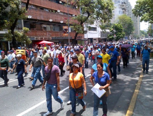 La marcha tuvo una gran participación de los trabajadores universitarios de varias instituciones del país. (Foto: Dionis Dávila)