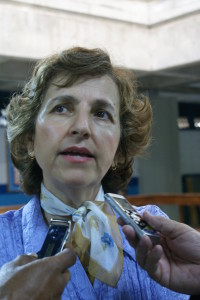 La Vicerrectora Académica  preocupada por la reducción del ancho de banda de la Red Académica. (Fotografía: Víctor Uzcátegui)