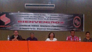 Los representantes de la Unellez y de la gobernación de Barinas postularon a la casa de estudios como sede la XVII edición de los Juvines. (Foto: Cortesía de Ramón Zambrano)