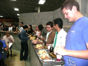 Los estudiantes universitarios hoy en día sufren en carne propia la falta de recursos del ejecutivo nacional para cubrir sus necesidades más importantes como la alimentación, salud, transporte, becas, entre otras. Foto: RDF