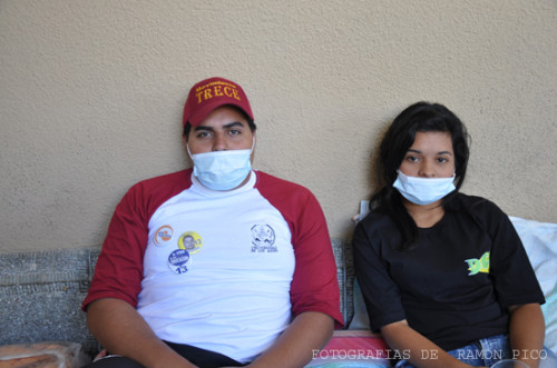 Lisbeth Buenaño y  Daniel Canelón,  nuevos huelguistas, indicaron que estarán más unidos que nunca por esta lucha universitaria. (Fotografía Ramón Pico) 
