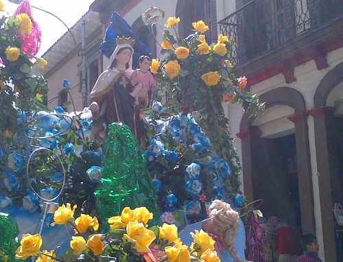 La procesión se realizó por las dependencias de cada facultad de la ULA. 