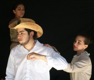 Escena de la obra Bodas de Sangre del TEATRULAT (Archivos Prensa)