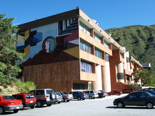 Facultad de Arquitectura y Diseño (Fadula)