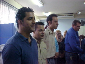 Miembros del personal obrero durante la lectura de los decretos (Foto: Marlene Otero)