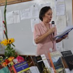 La profesora María O. Rojas durante el bautizo de los libros (RP/Prensa ULA)