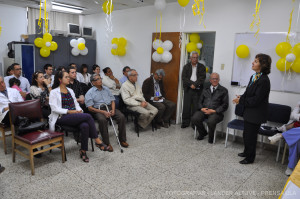 La profesora Patricia Rosenzweig Levy felicitó a estos nuevos profesionales de la cardiología merideña. (Fotografía: Lander Altuve)  
