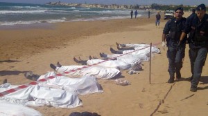 Inmigrantes muertos, frente a costas de Italia (imagen Infobae.com)