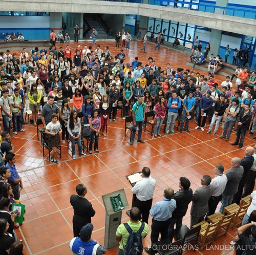 En el patio central de la Facultad de Ingeniería se desarrolló el acto formal de bienvenida. (Foto: Lánder Altuve)