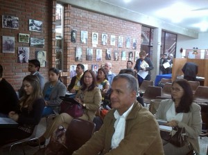 Parte del grupo de investigadores y docentes que intervinieron como panelistas en el simposio. (Foto: Marlene Otero)