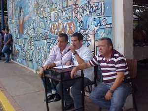 César Chacón y José Luis Chacón, miembros de SOULA, realizaron la animación del Maratón Intergremial. (Foto: Marlene Otero)