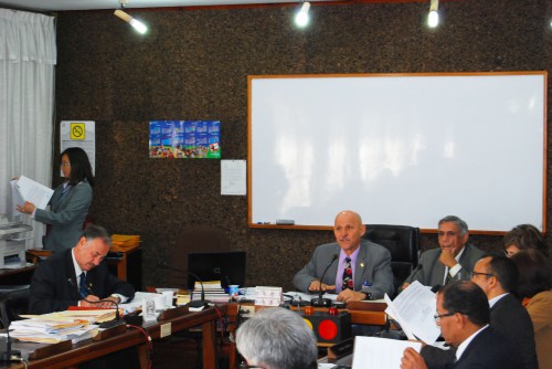 Miembros del Consejo Universitario junto al Coordinador del Cdchta, profesor Alejandro Gutiérrez, escucharon a los investigadores y ofrecieron algunas salidas a sus planteamientos, respaldando las futuras acciones a emprender. Foto: María José Barrios