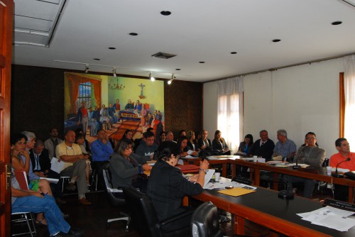 Un grupo de investigadores que no han podido ejecutar este financiamiento se apersonaron ante el C.U. buscando respuestas a sus problemas. Foto: María José Barrios 