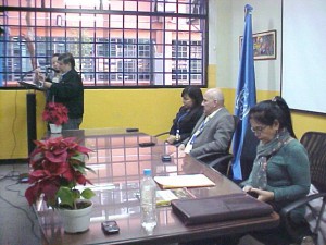Autoridades del Táchira, al momento de la entrega de credenciales a los cursantes del I Taller sobre Fundamentos Básicos de la Archivística. (Foto: Marlene Otero)