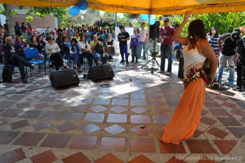 Estudiantes de la Facultad de Humanidades y Educación participaron de la toma cultural llevada a cabo por el Servicio de Bibliotecas de la Universidad de Los Andes (Serbiula)  (Fotografía: R. Pico)