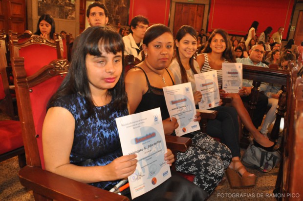 Estudiantes con discapacidad física que ostentan los mejores promedios ULA. Foto: Ramón Pico.