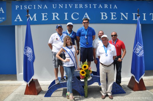 Atletas ULA, entrenadores y trabajadores de la Piscina fueron reconocidos con la medalla de los 230 años de la ULA. (Foto: Ramón Pico)